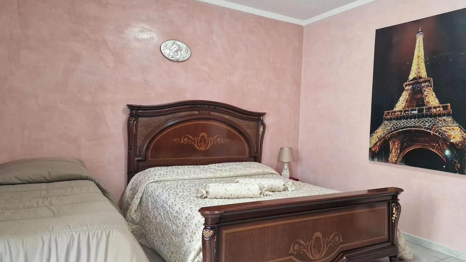 Bed and Breakfast Casa Francesco Aeroporto di Catania Fontana Rossa